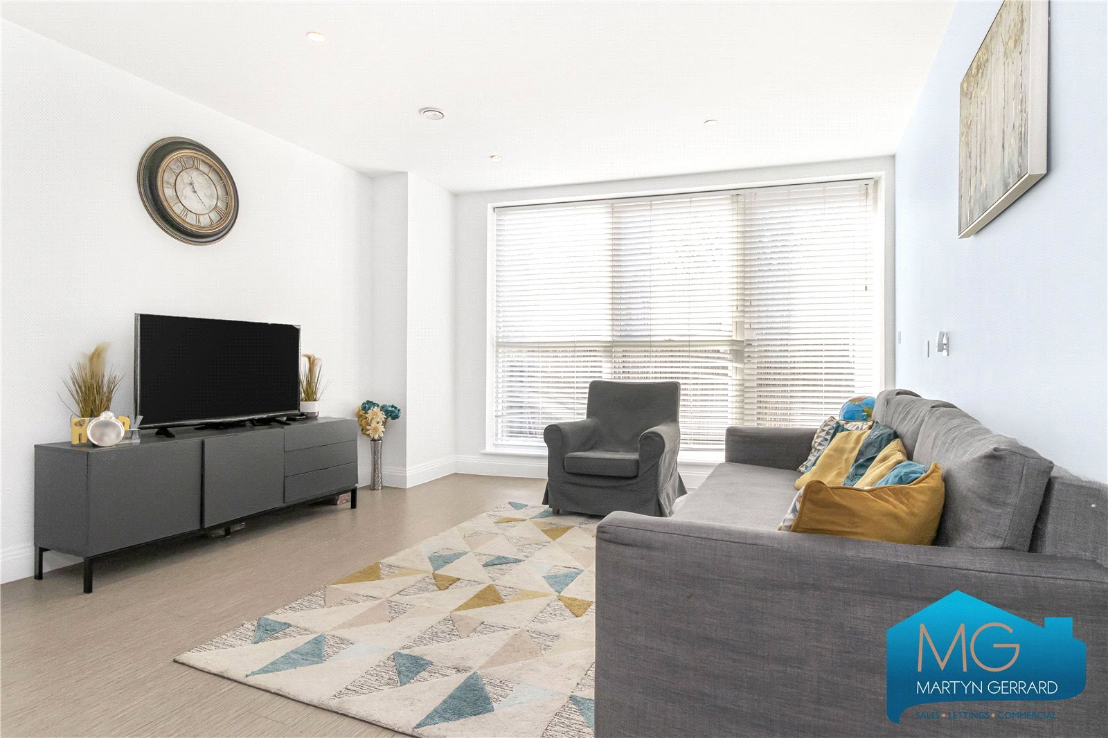 2 bedroom Ground Floor Flat to rent - Martyn Gerrard