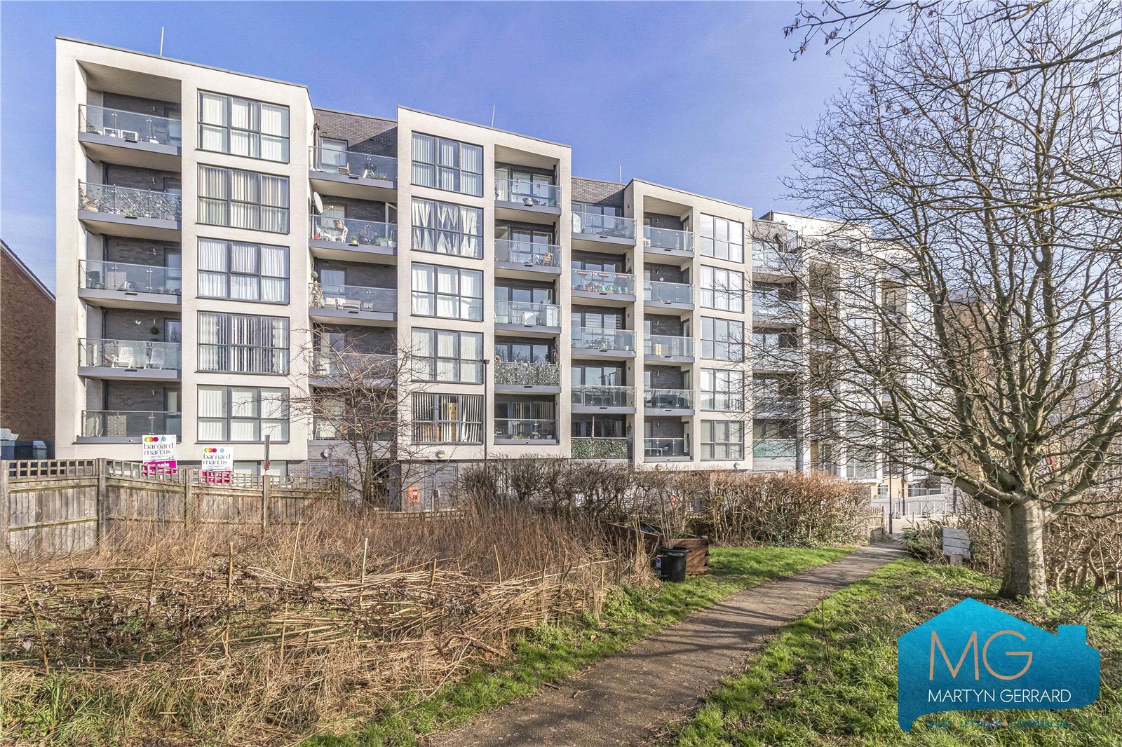 2 bedroom Ground Floor Flat to rent - Martyn Gerrard