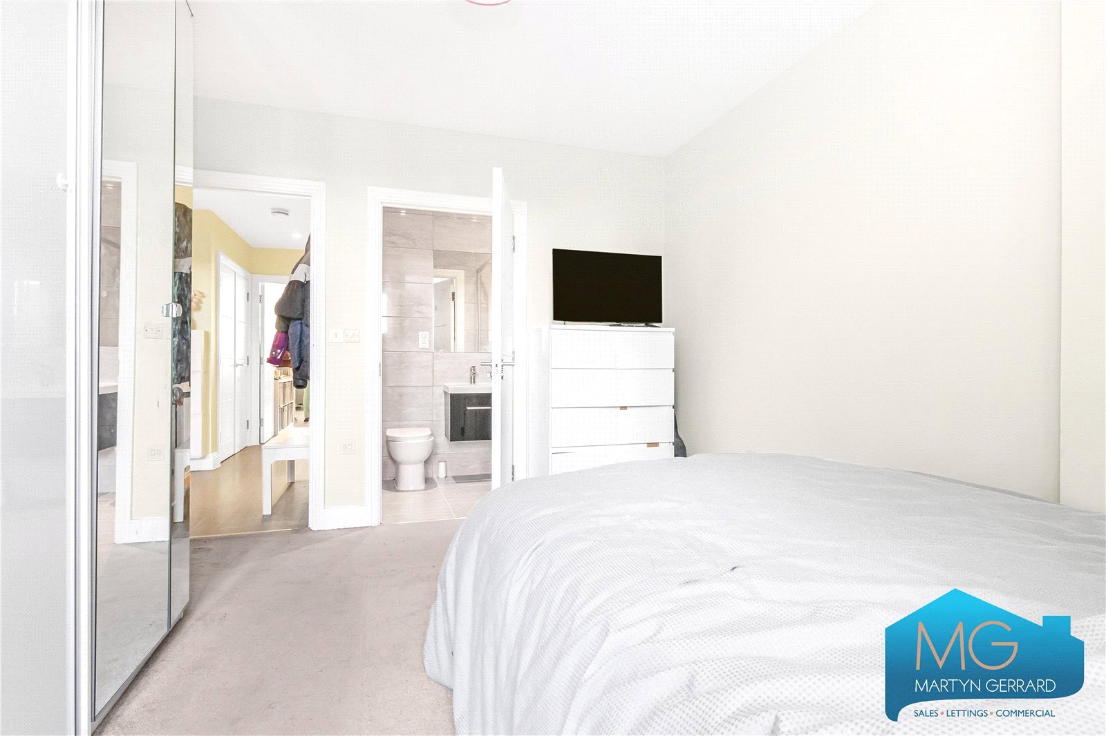2 bedroom Ground Floor Flat to rent - Martyn Gerrard