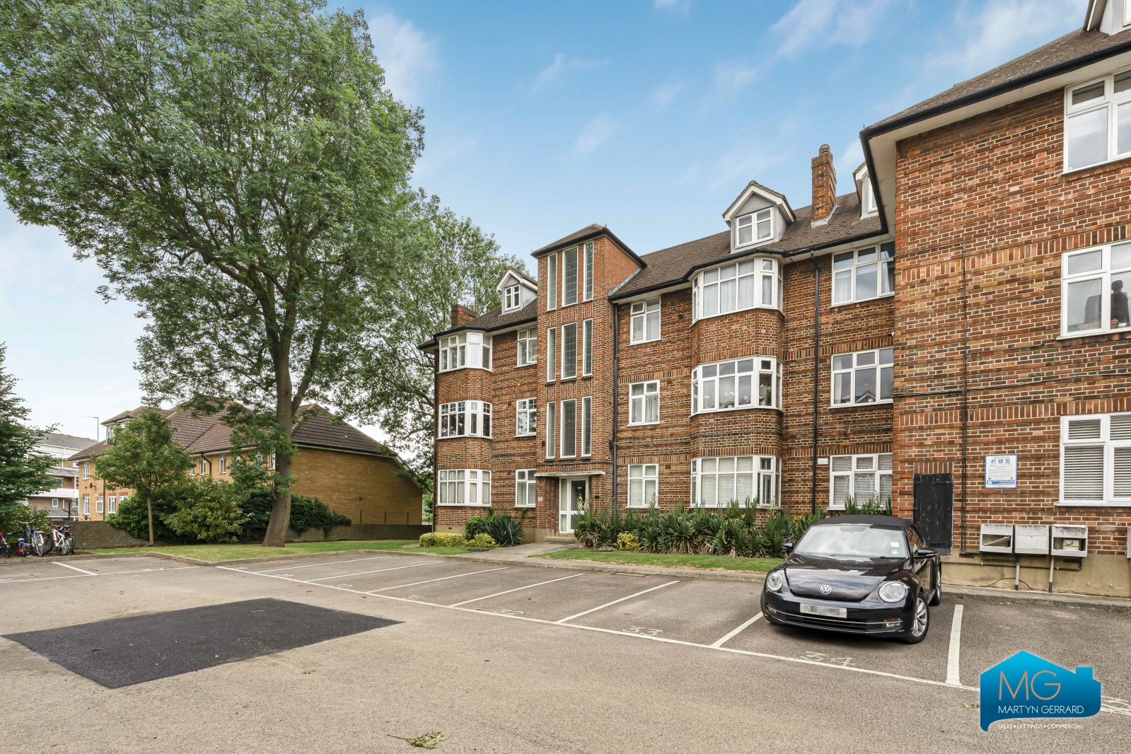 2 bedroom Apartment to rent - Martyn Gerrard