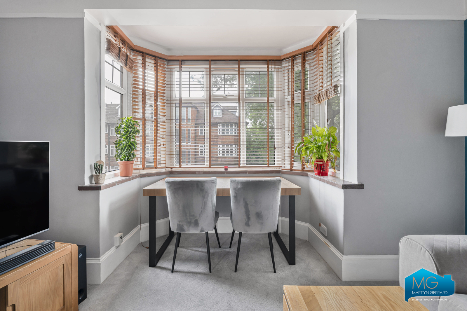 2 bedroom Apartment to rent - Martyn Gerrard
