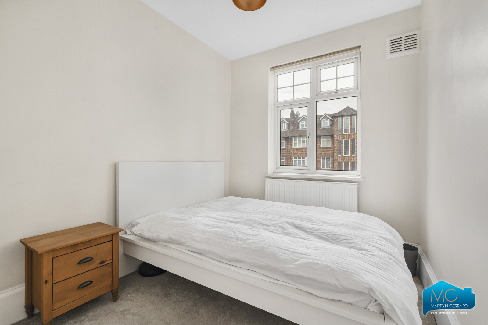 2 bedroom Apartment to rent - Martyn Gerrard