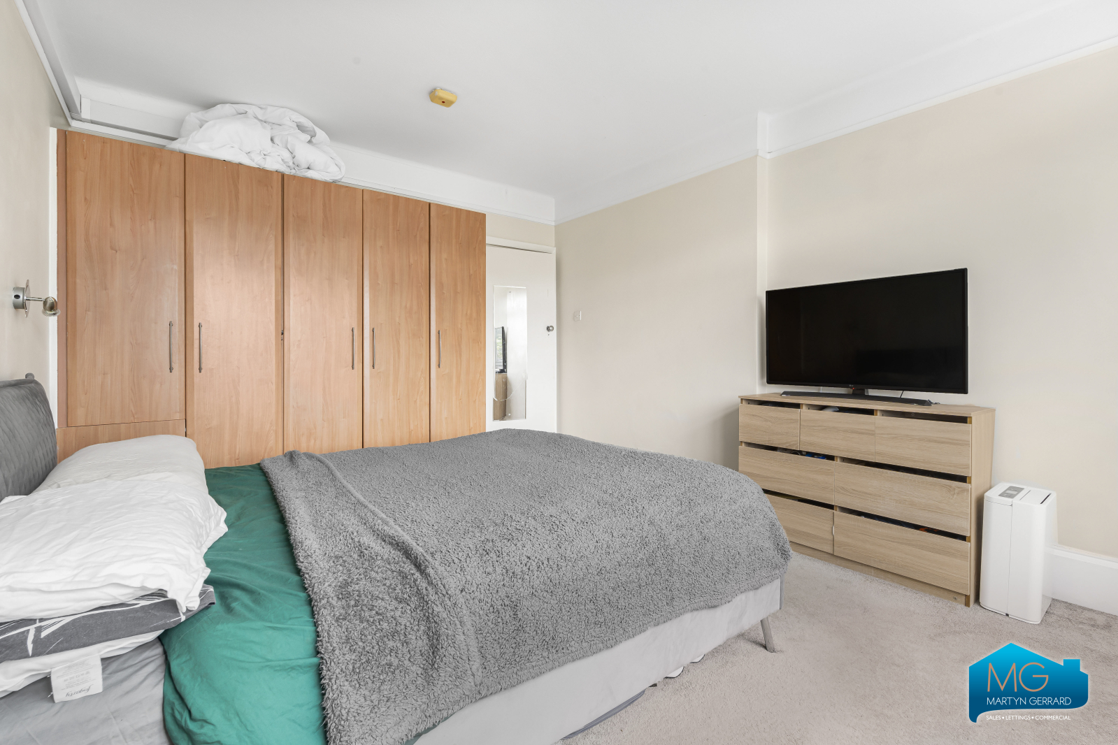 2 bedroom Apartment to rent - Martyn Gerrard