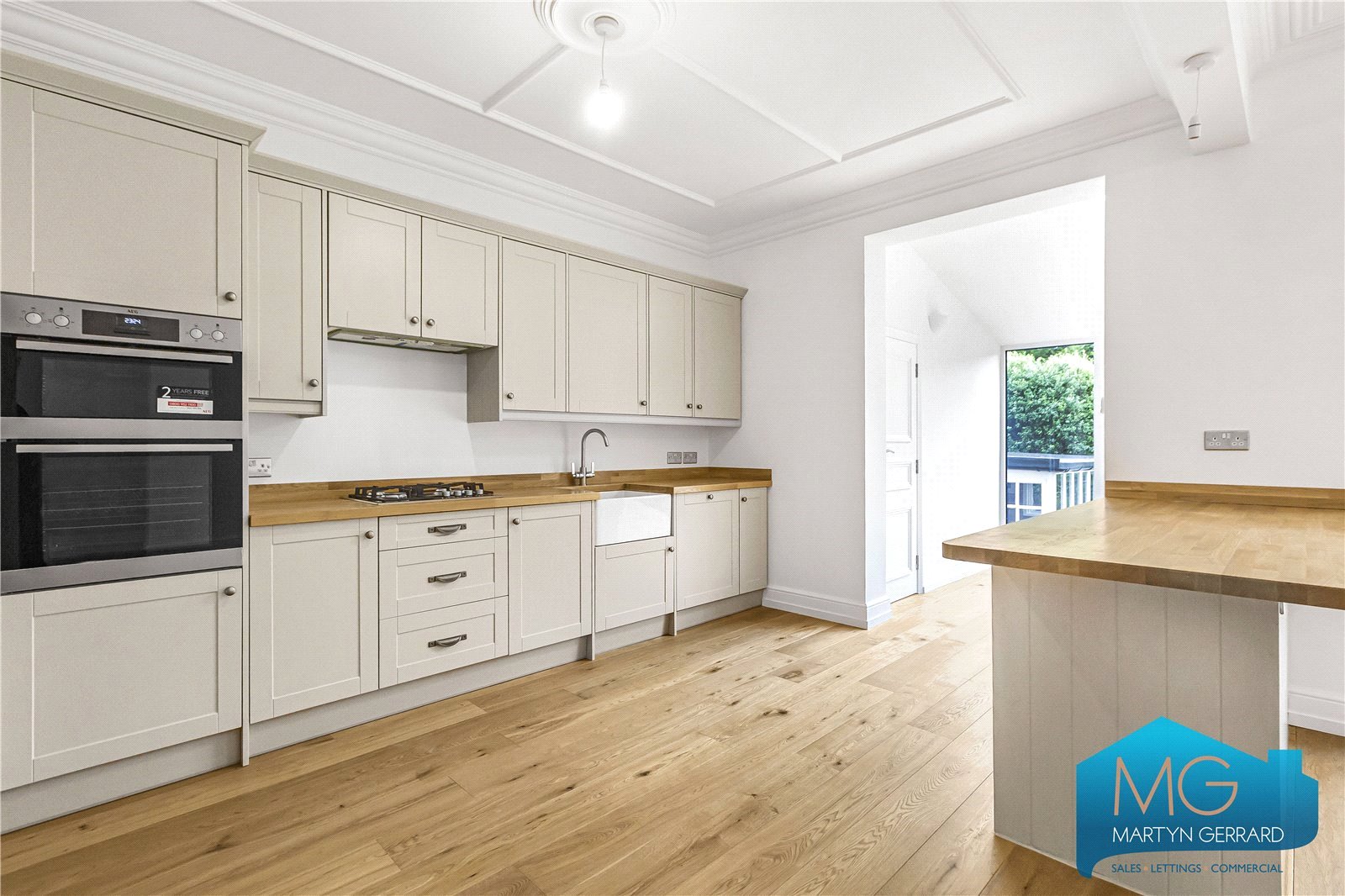 5 bedroom Semi-Detached House to rent - Martyn Gerrard