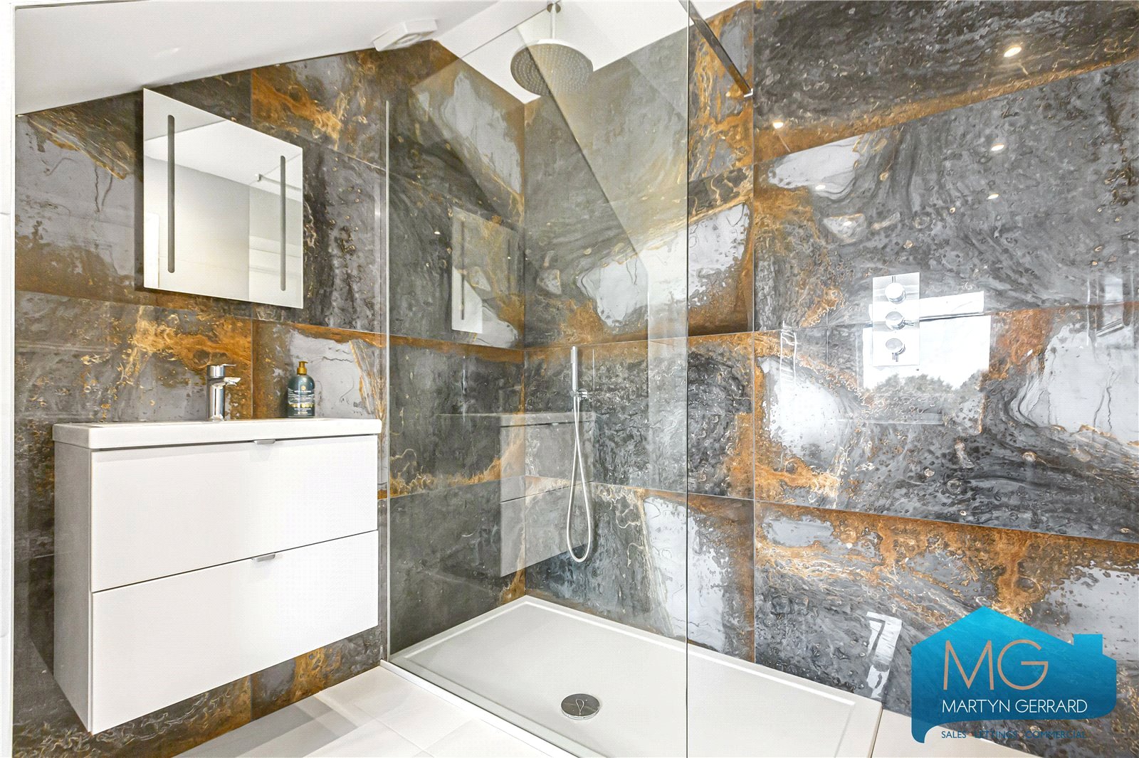 5 bedroom Semi-Detached House to rent - Martyn Gerrard