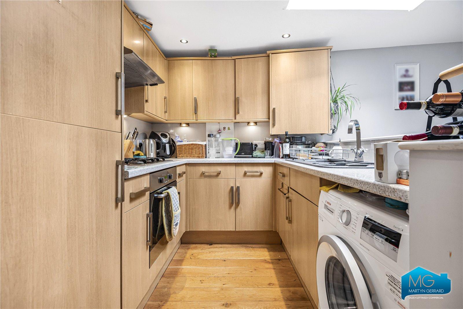 2 bedroom Ground Floor Flat to rent - Martyn Gerrard