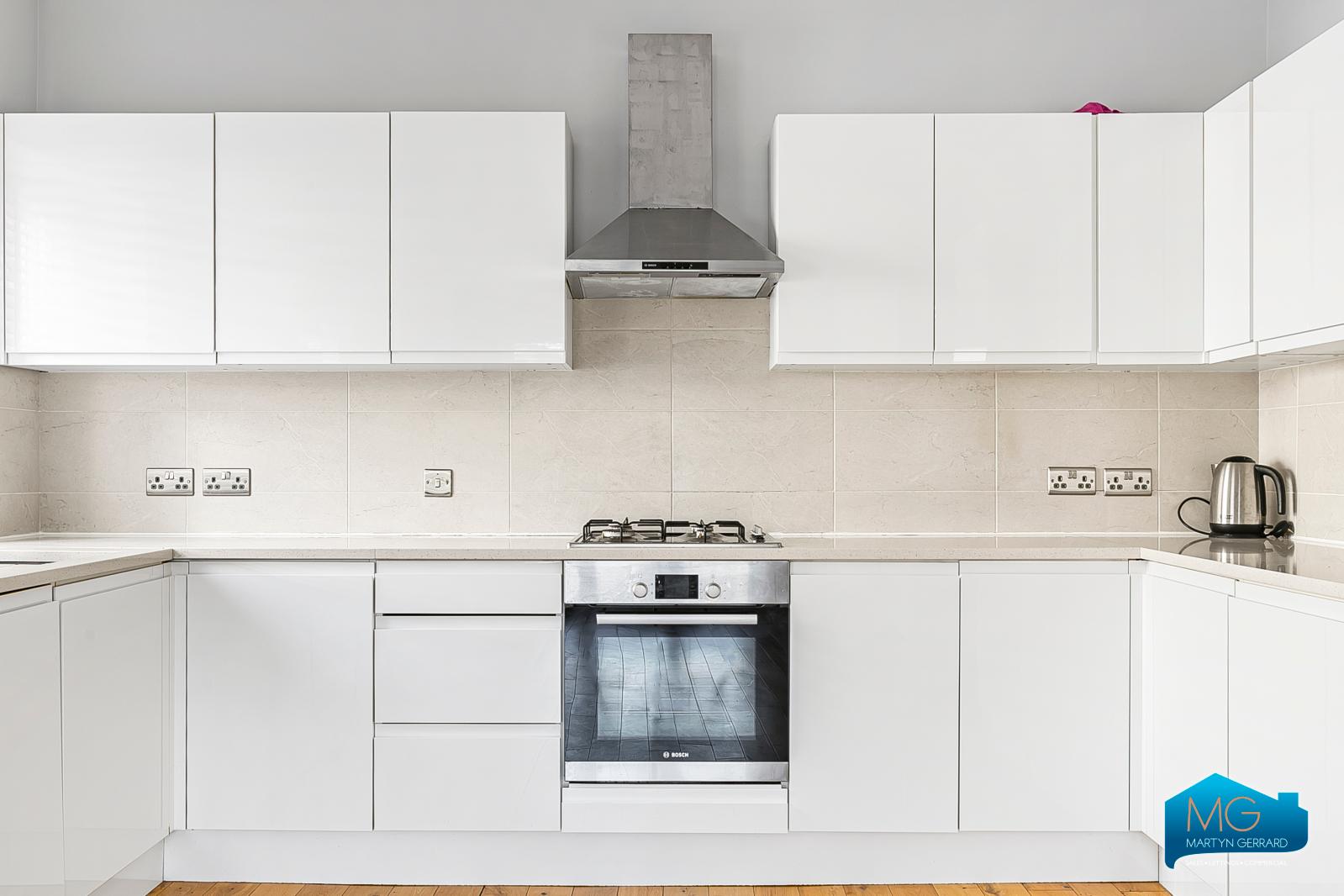 2 bedroom Apartment to rent - Martyn Gerrard