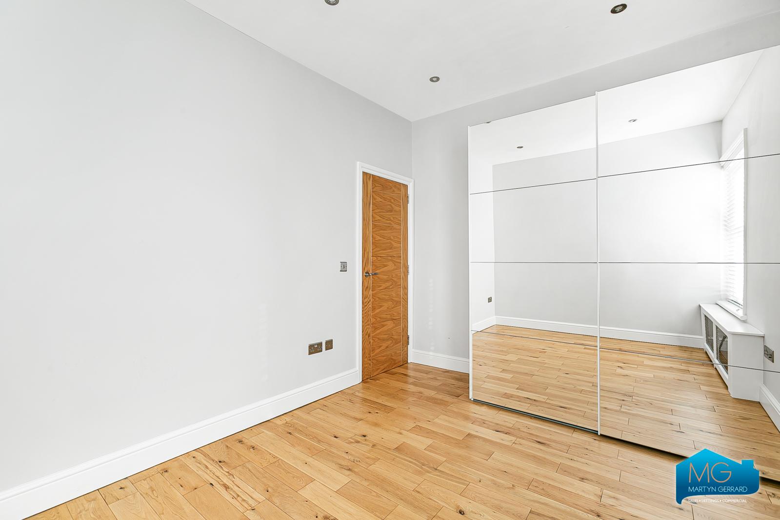 2 bedroom Apartment to rent - Martyn Gerrard