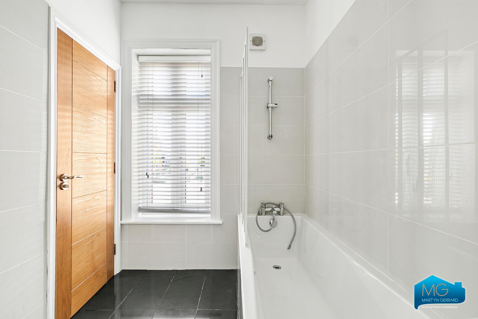 2 bedroom Apartment to rent - Martyn Gerrard