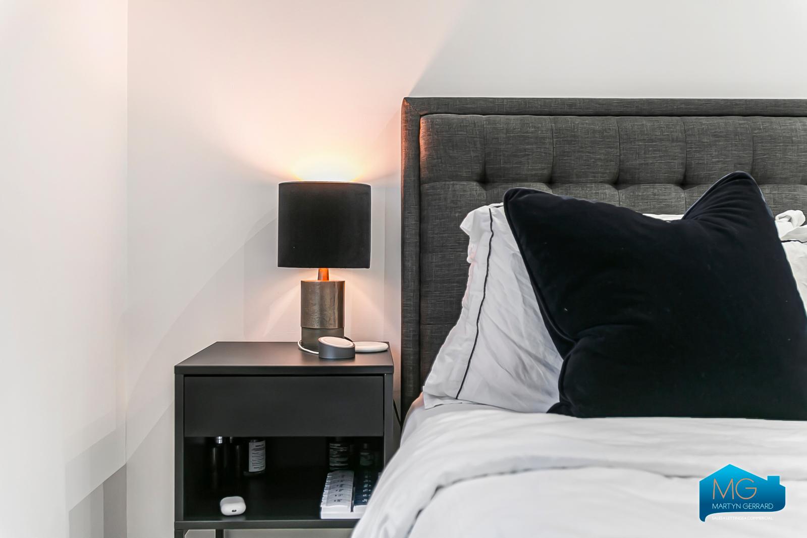 2 bedroom Apartment to rent - Martyn Gerrard