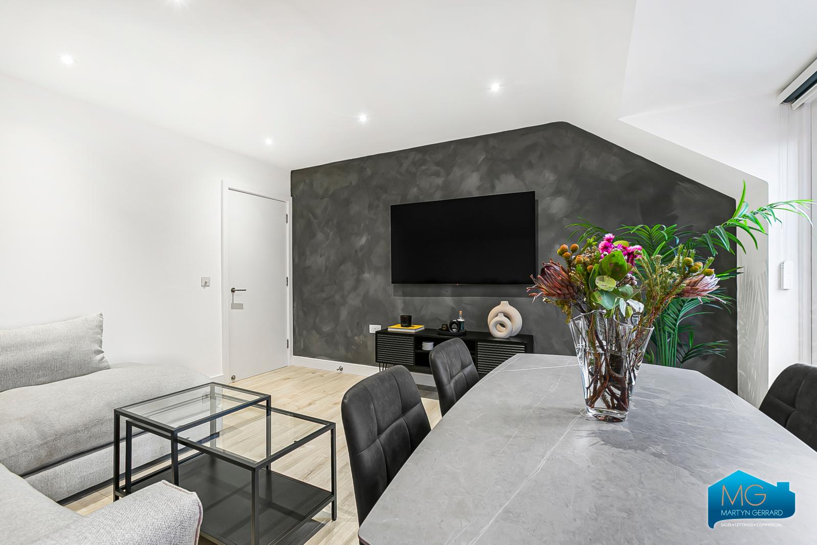 2 bedroom Apartment to rent - Martyn Gerrard