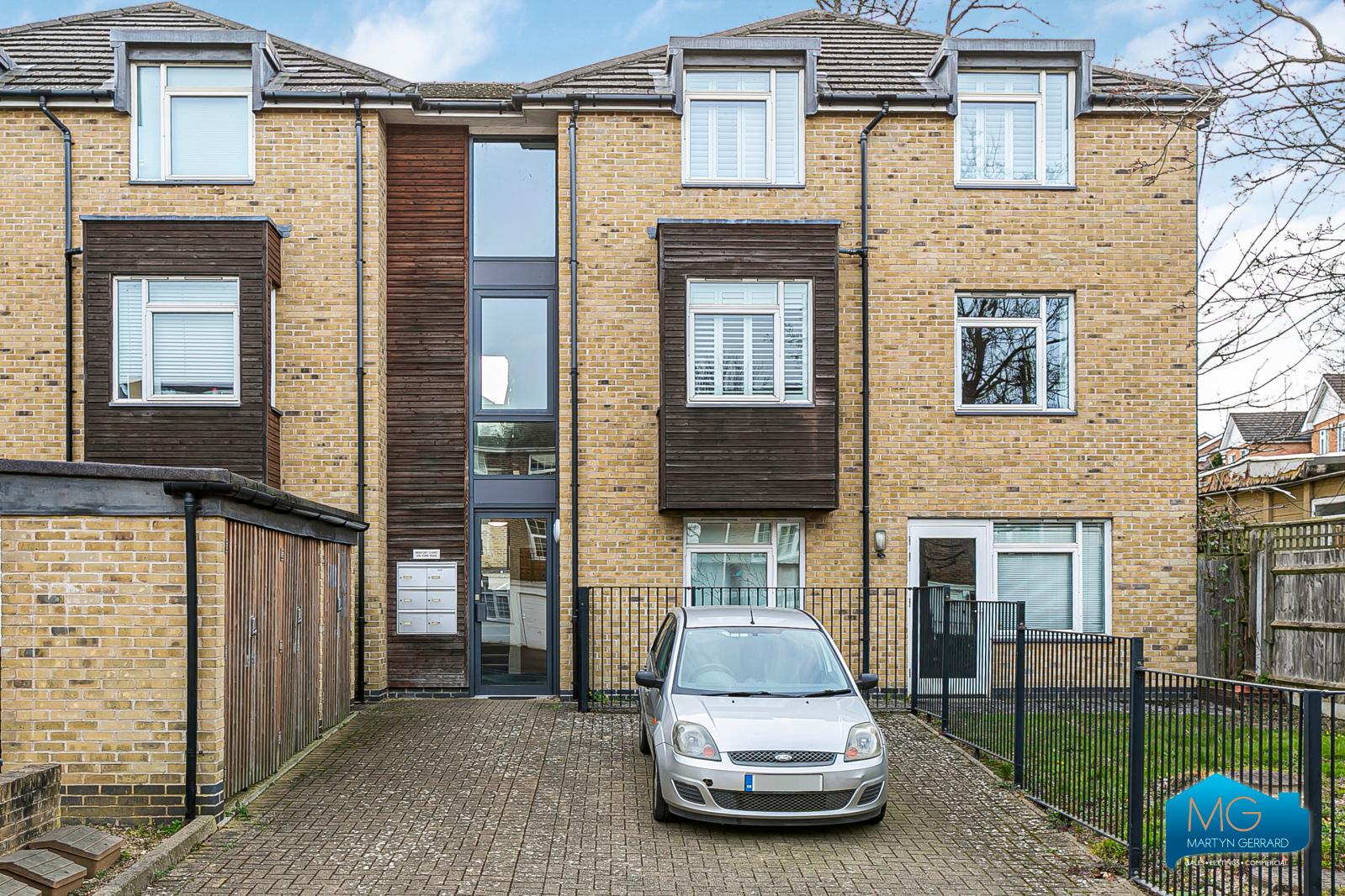 2 bedroom Apartment to rent - Martyn Gerrard
