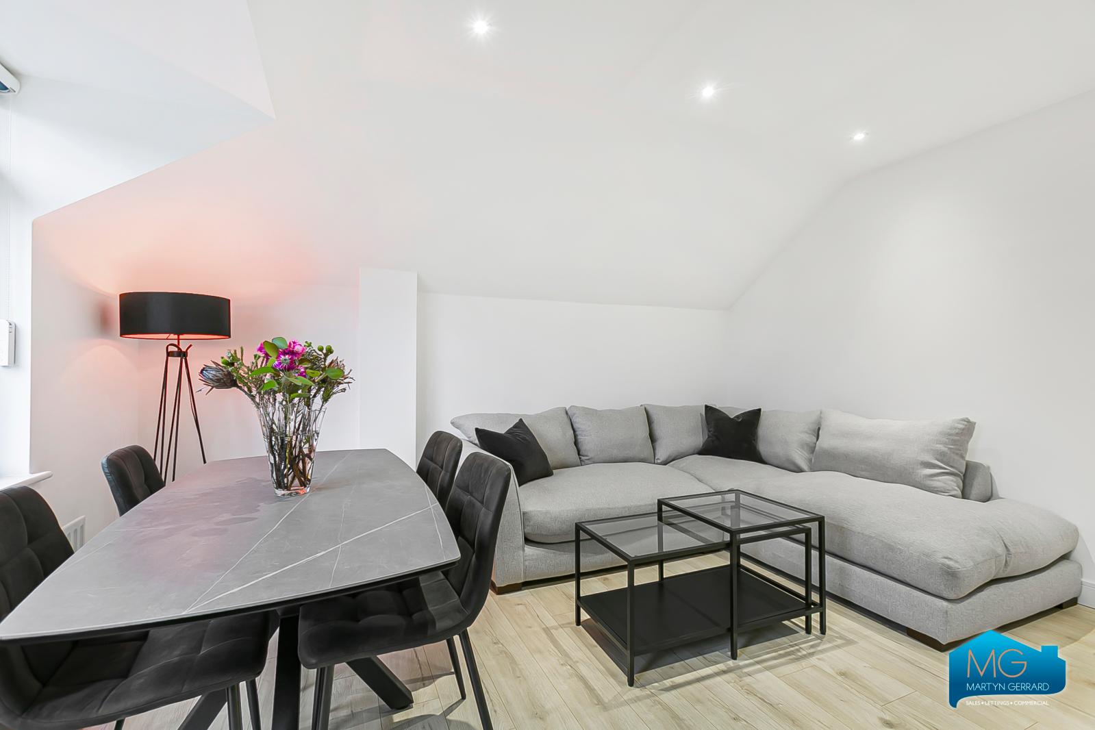 2 bedroom Apartment to rent - Martyn Gerrard