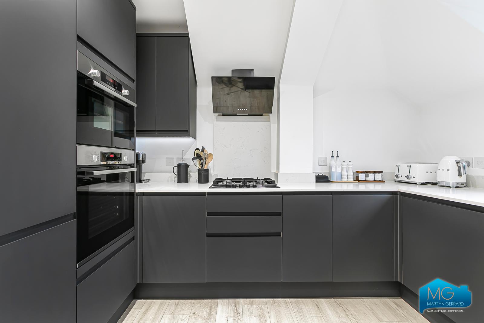 2 bedroom Apartment to rent - Martyn Gerrard