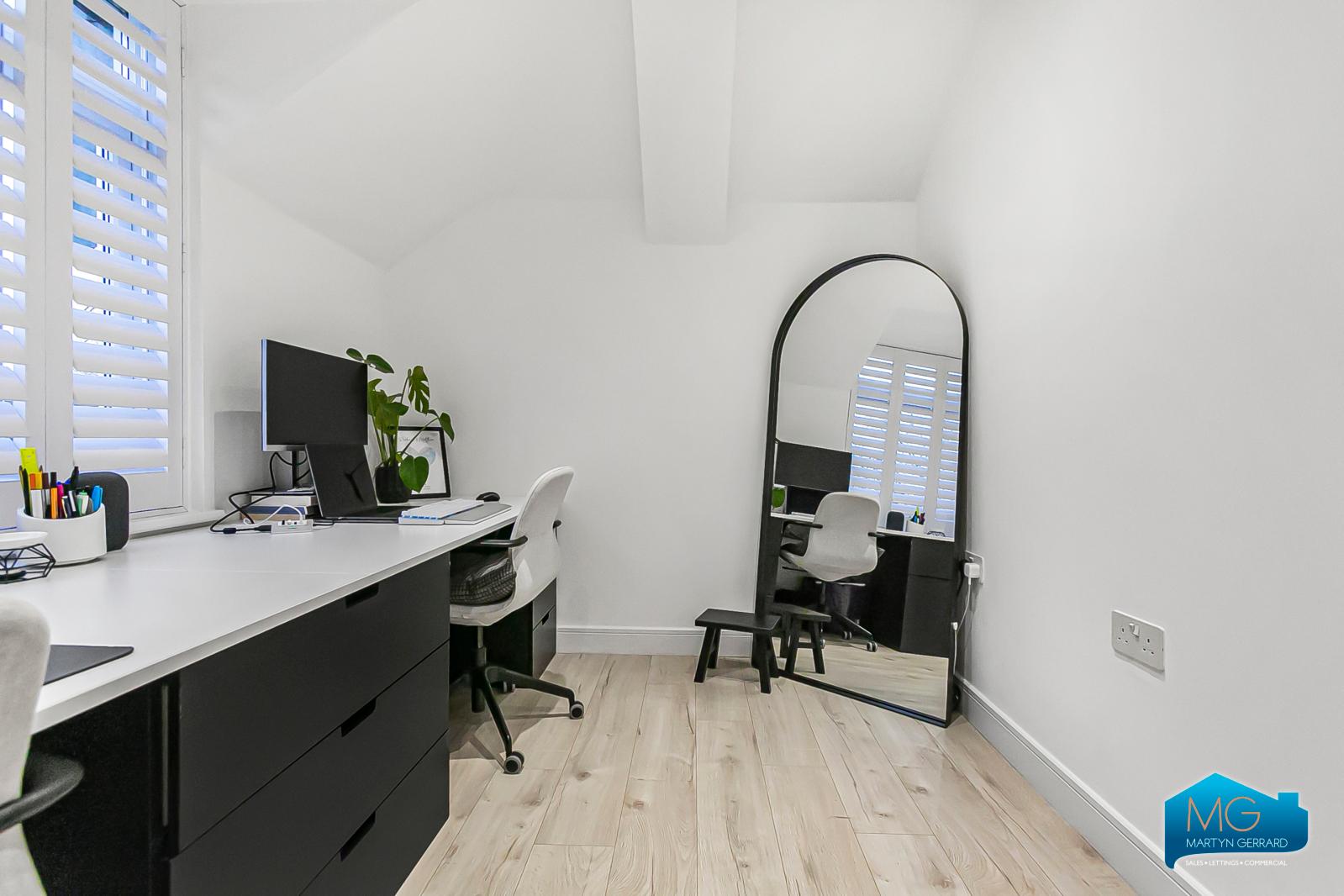 2 bedroom Apartment to rent - Martyn Gerrard