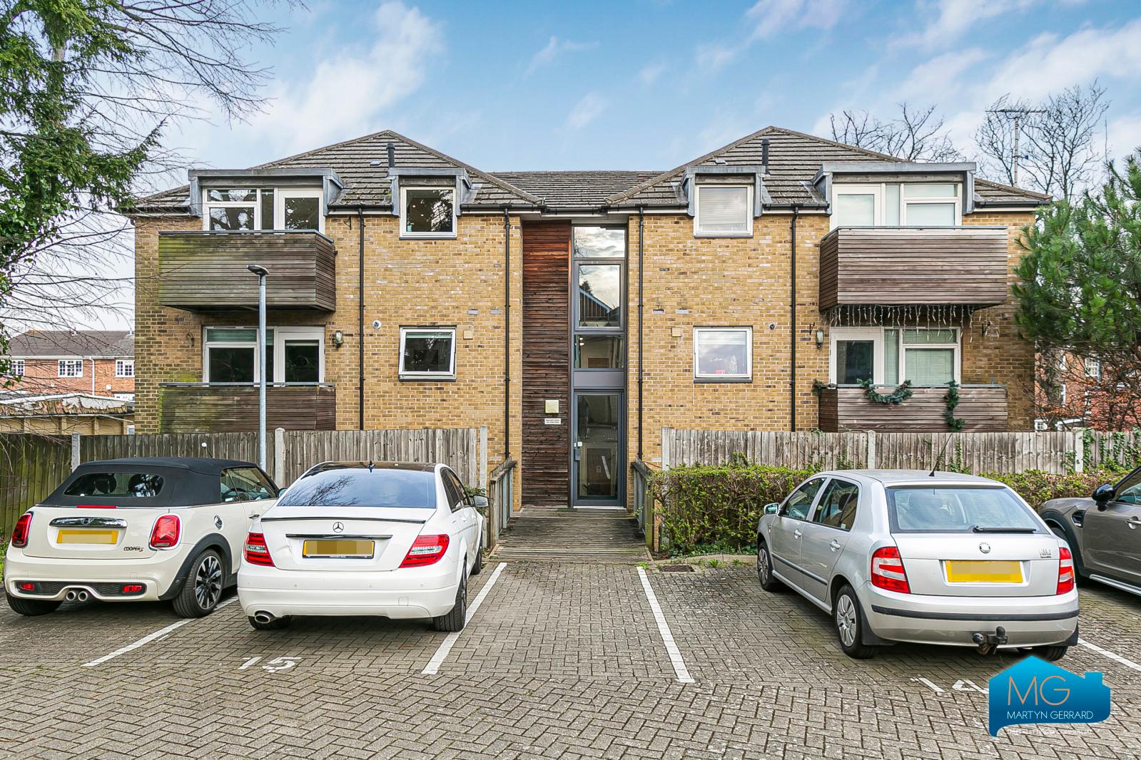 2 bedroom Apartment to rent - Martyn Gerrard