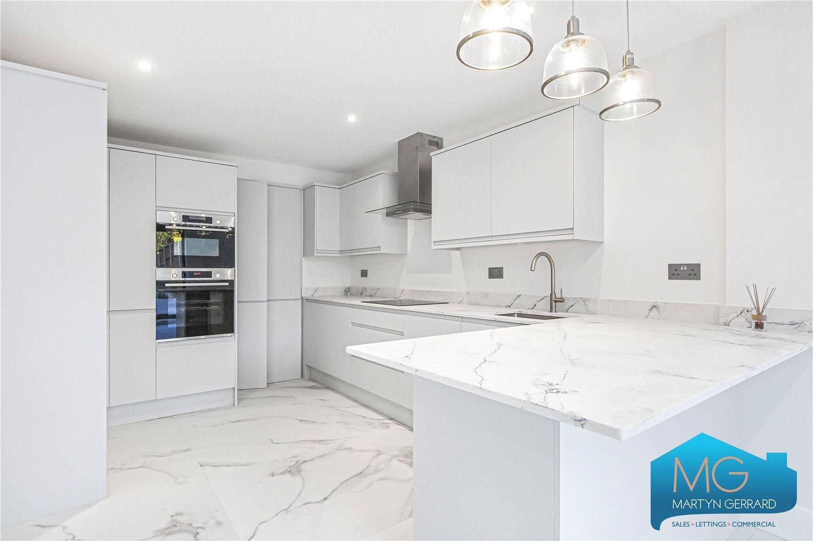 4 bedroom End of Terrace House to rent - Martyn Gerrard