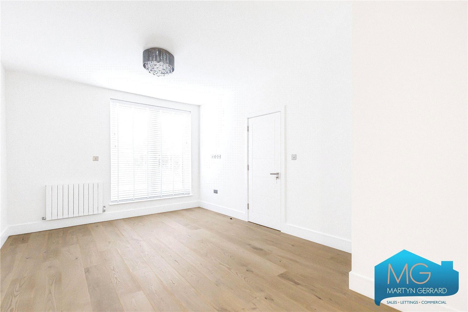 4 bedroom End of Terrace House to rent - Martyn Gerrard