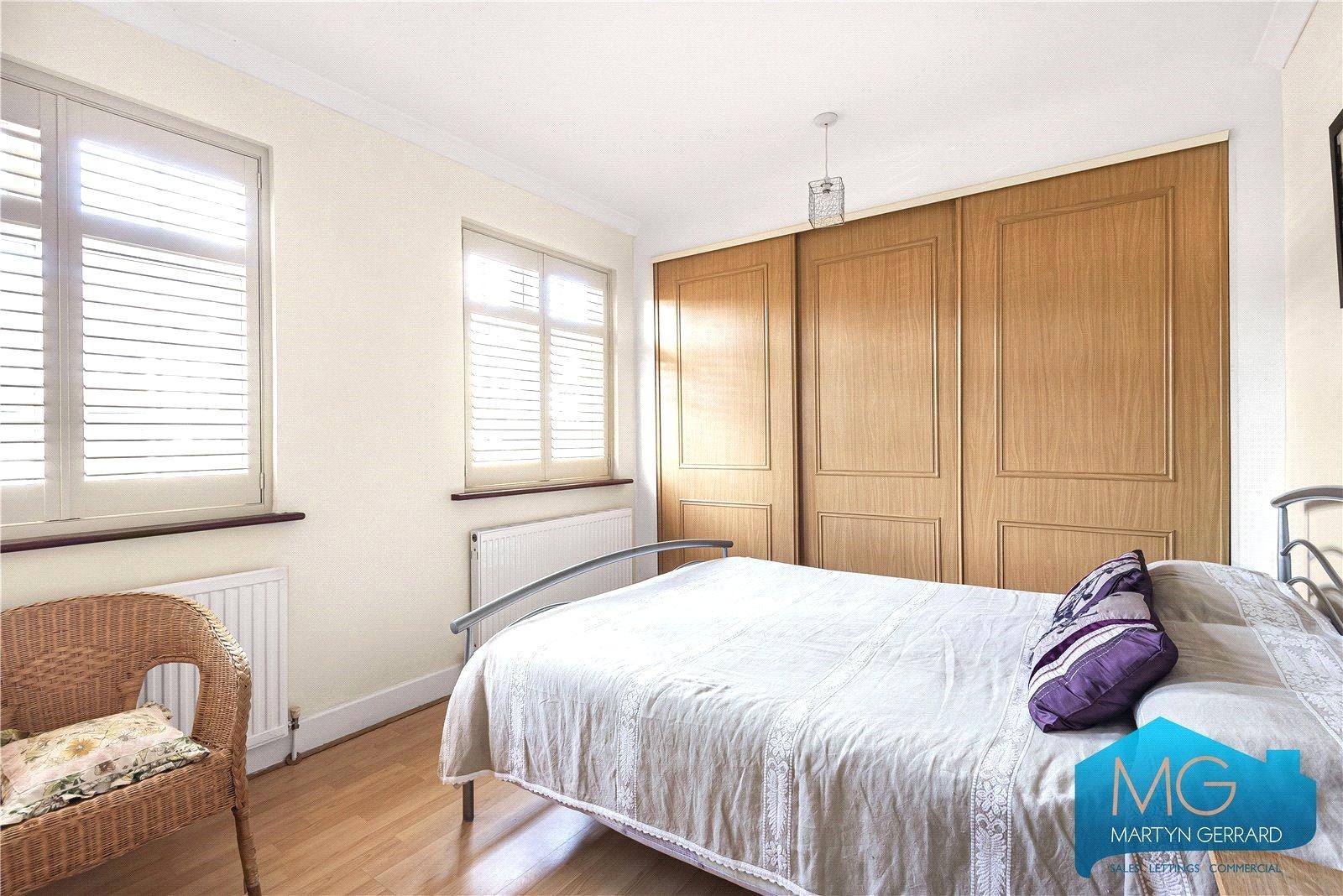 3 bedroom Semi-Detached House to rent - Martyn Gerrard