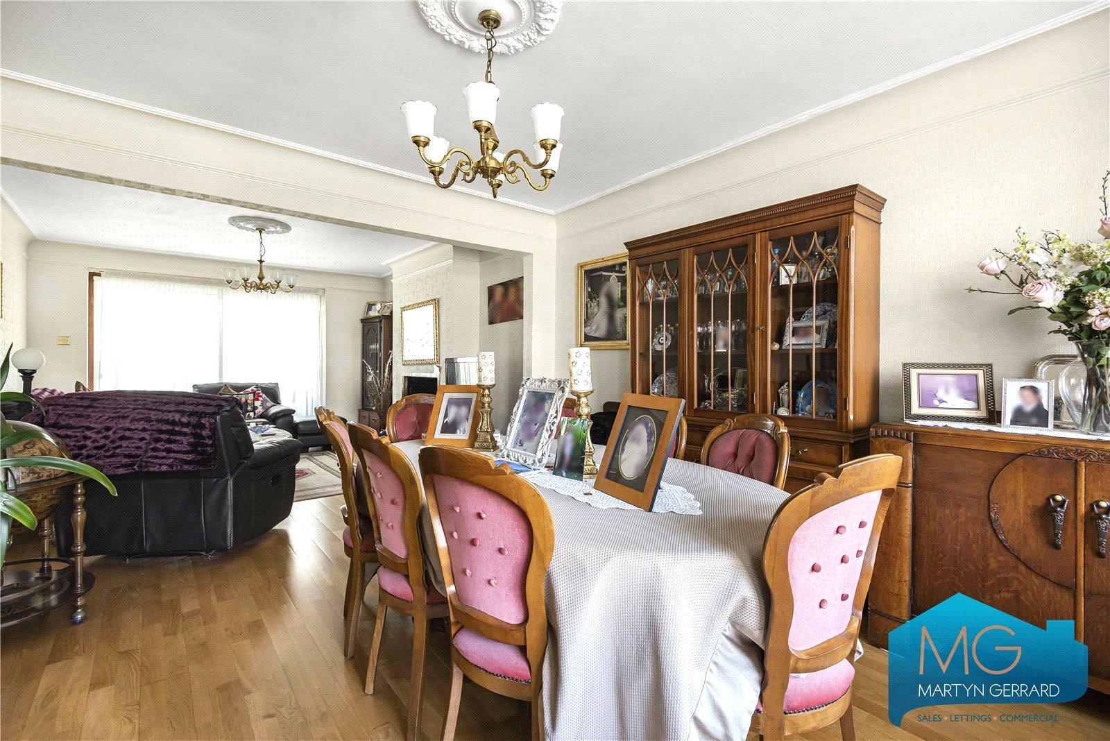 3 bedroom Semi-Detached House to rent - Martyn Gerrard