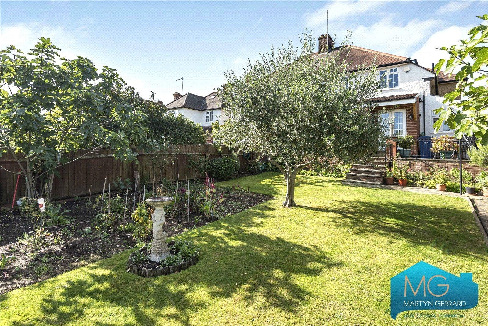 3 bedroom Semi-Detached House to rent - Martyn Gerrard