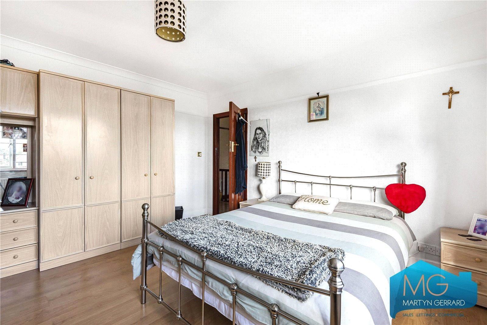 3 bedroom Semi-Detached House to rent - Martyn Gerrard