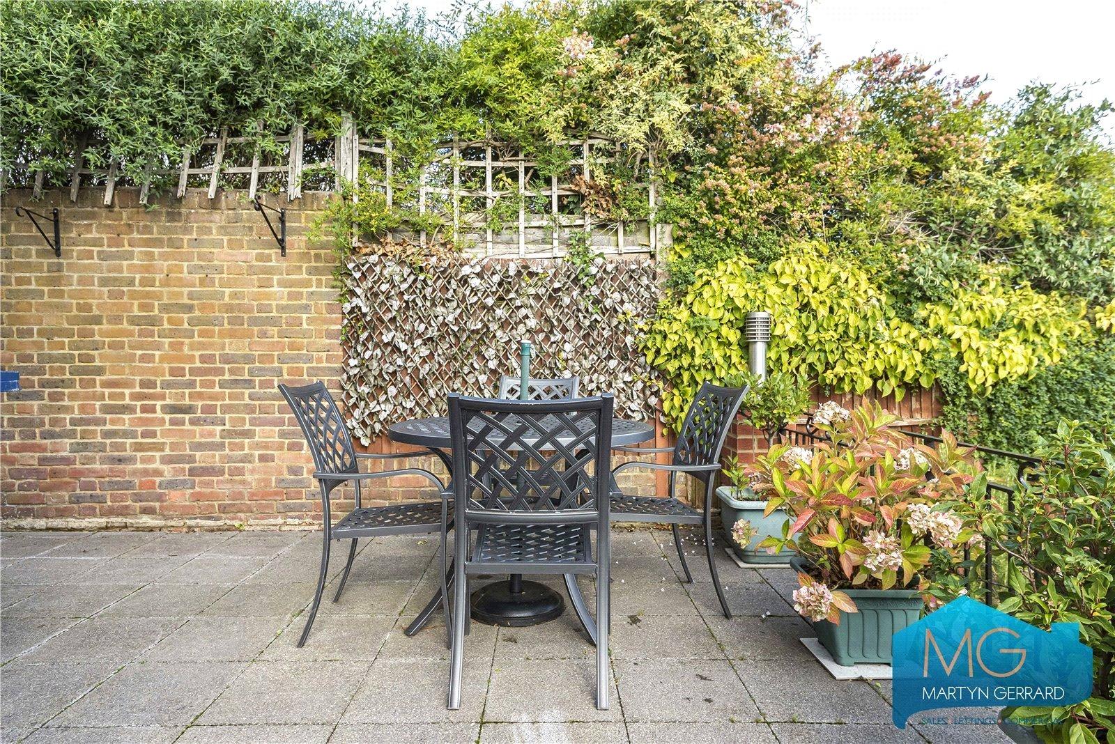 3 bedroom Semi-Detached House to rent - Martyn Gerrard
