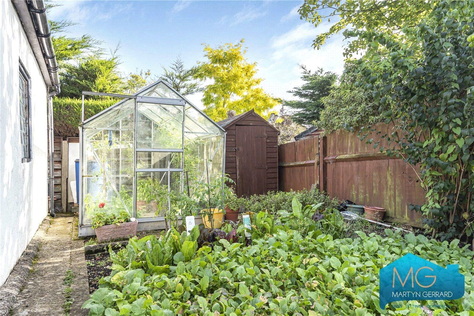 3 bedroom Semi-Detached House to rent - Martyn Gerrard