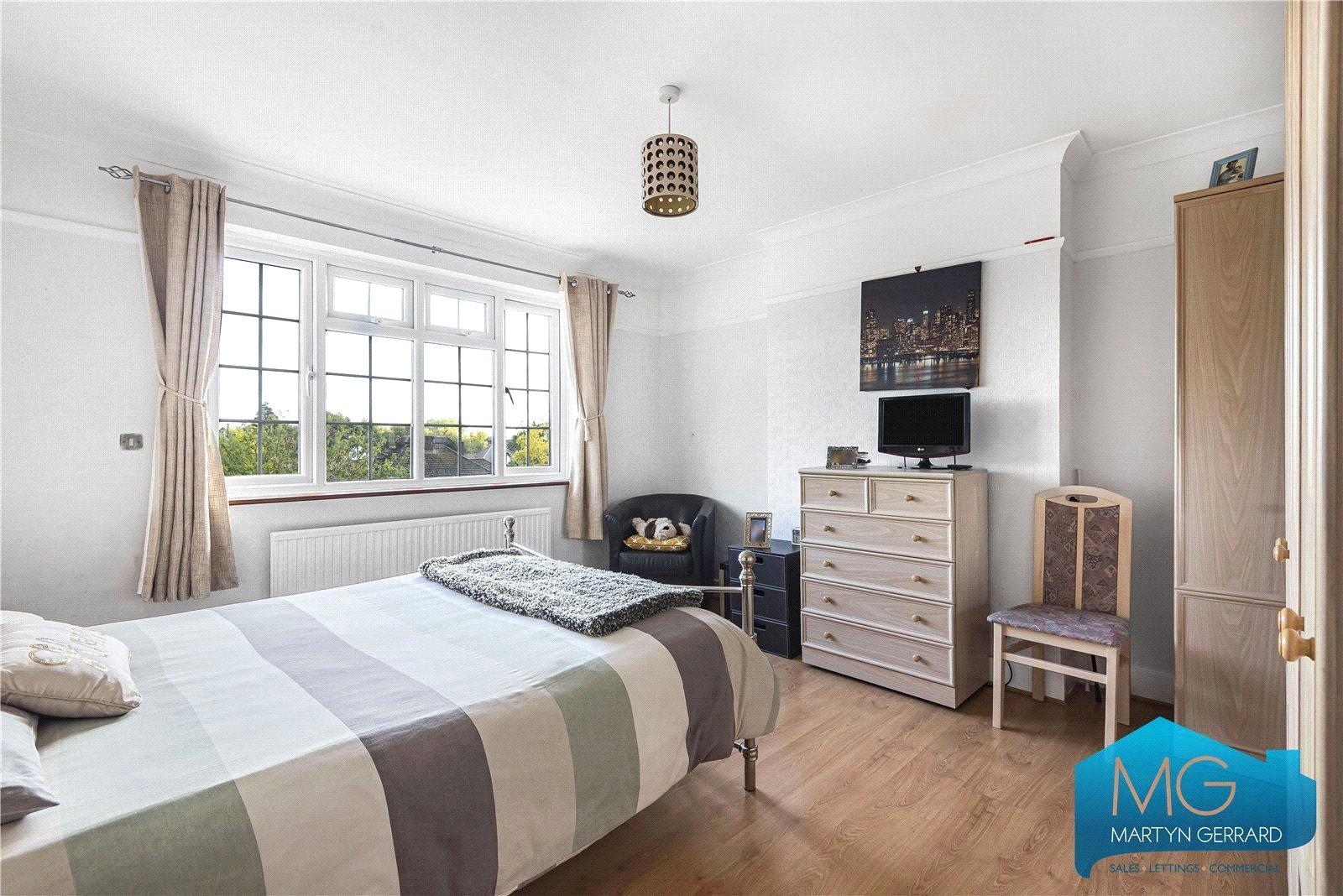 3 bedroom Semi-Detached House to rent - Martyn Gerrard