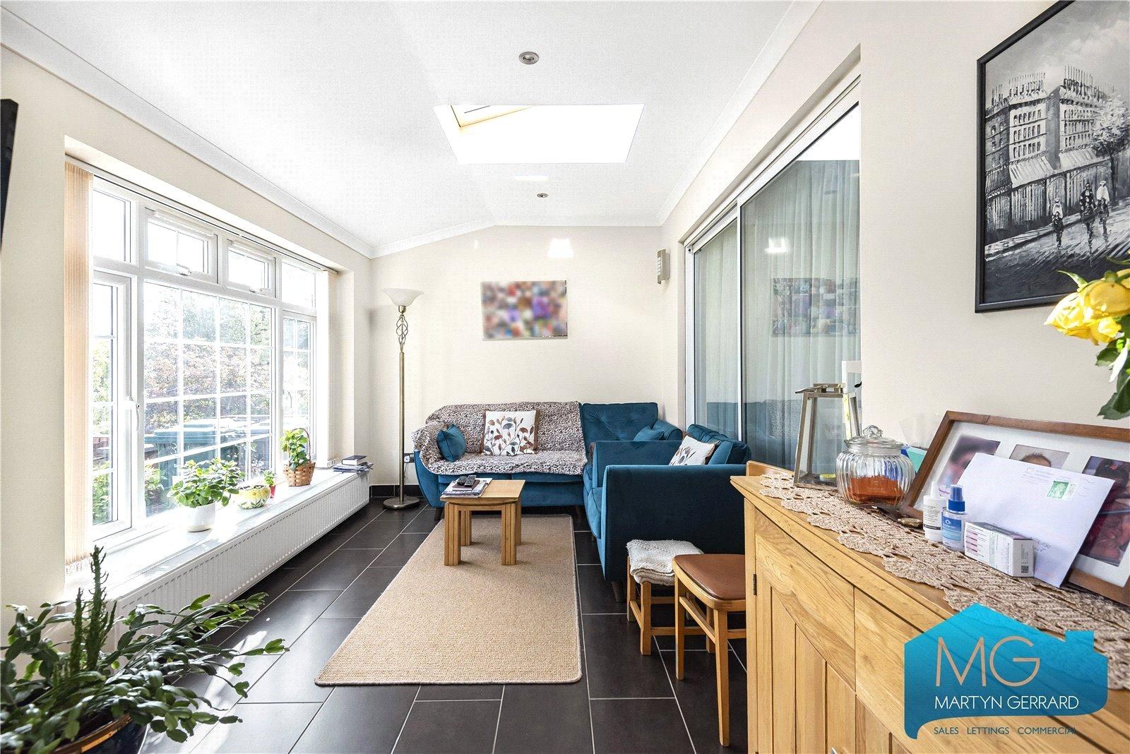 3 bedroom Semi-Detached House to rent - Martyn Gerrard