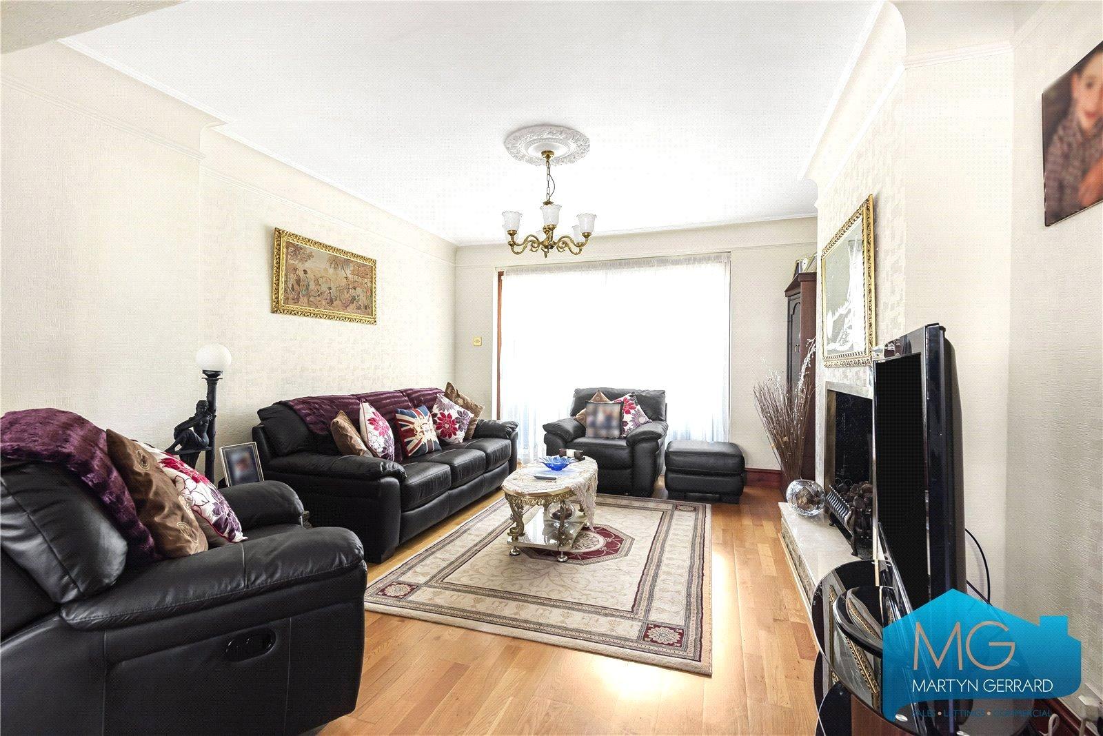3 bedroom Semi-Detached House to rent - Martyn Gerrard