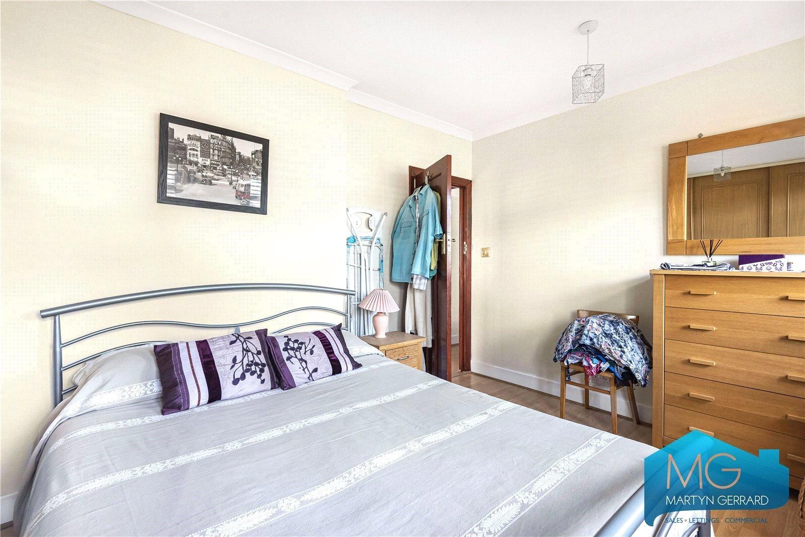 3 bedroom Semi-Detached House to rent - Martyn Gerrard