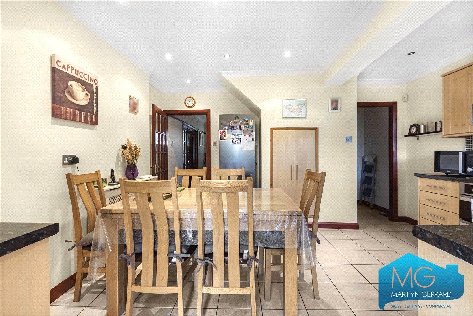 3 bedroom Semi-Detached House to rent - Martyn Gerrard