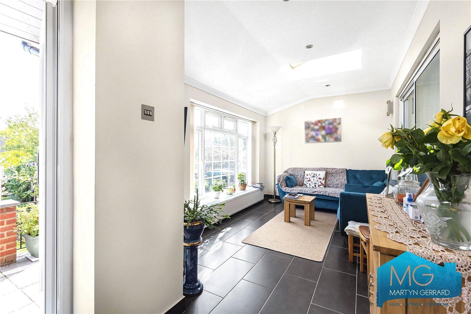 3 bedroom Semi-Detached House to rent - Martyn Gerrard