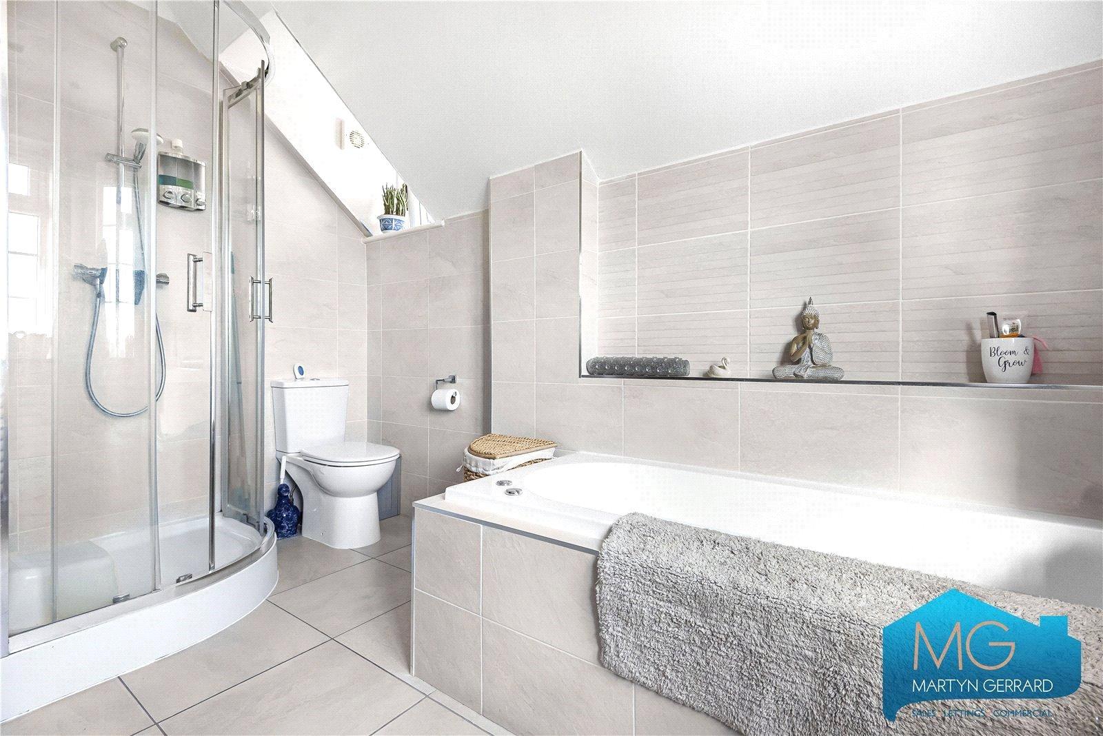 3 bedroom Semi-Detached House to rent - Martyn Gerrard
