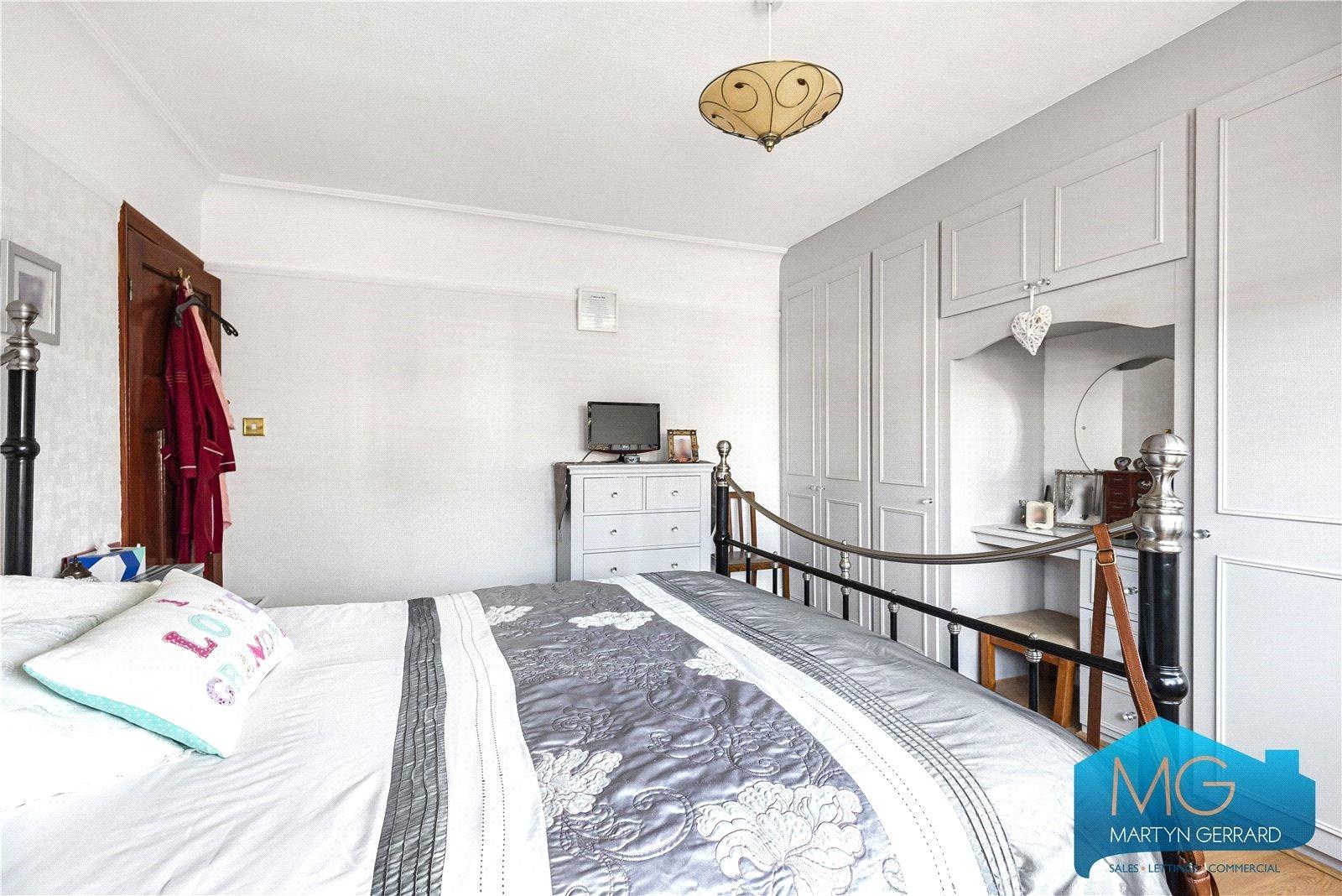 3 bedroom Semi-Detached House to rent - Martyn Gerrard