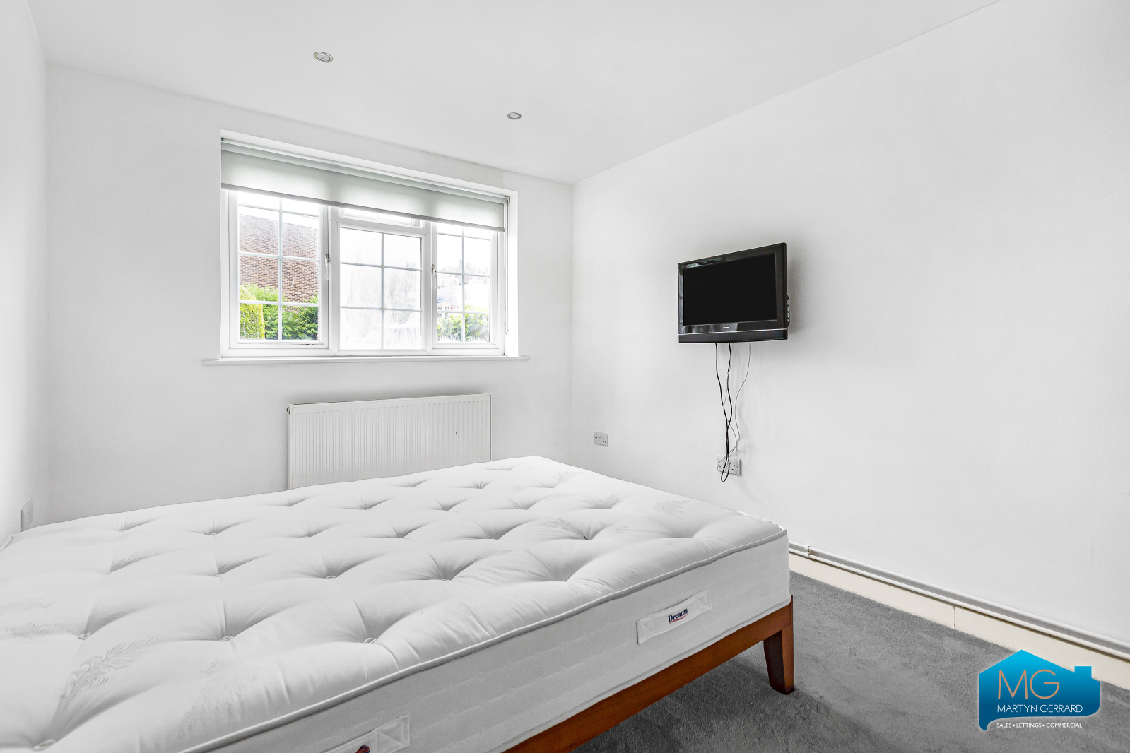 2 bedroom Ground Floor Flat to rent - Martyn Gerrard
