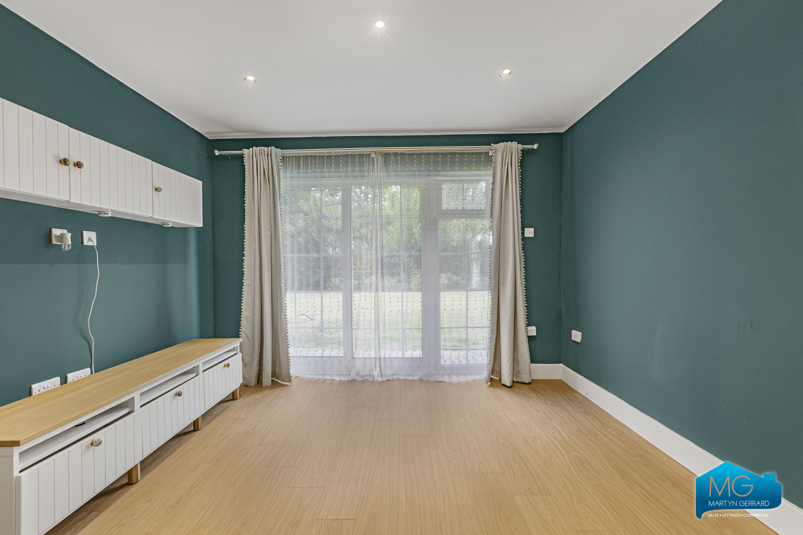 2 bedroom Ground Floor Flat to rent - Martyn Gerrard