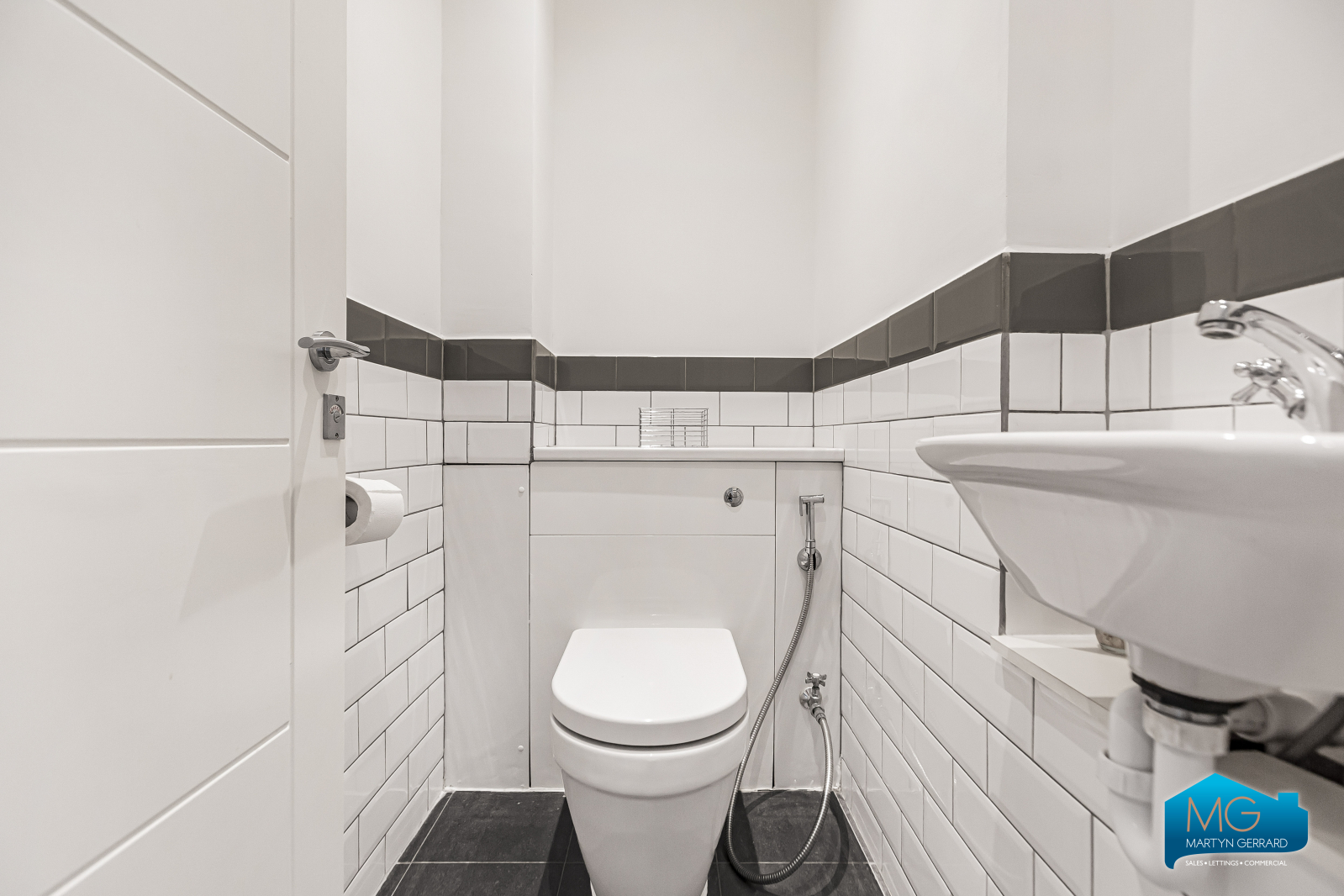 2 bedroom Ground Floor Flat to rent - Martyn Gerrard