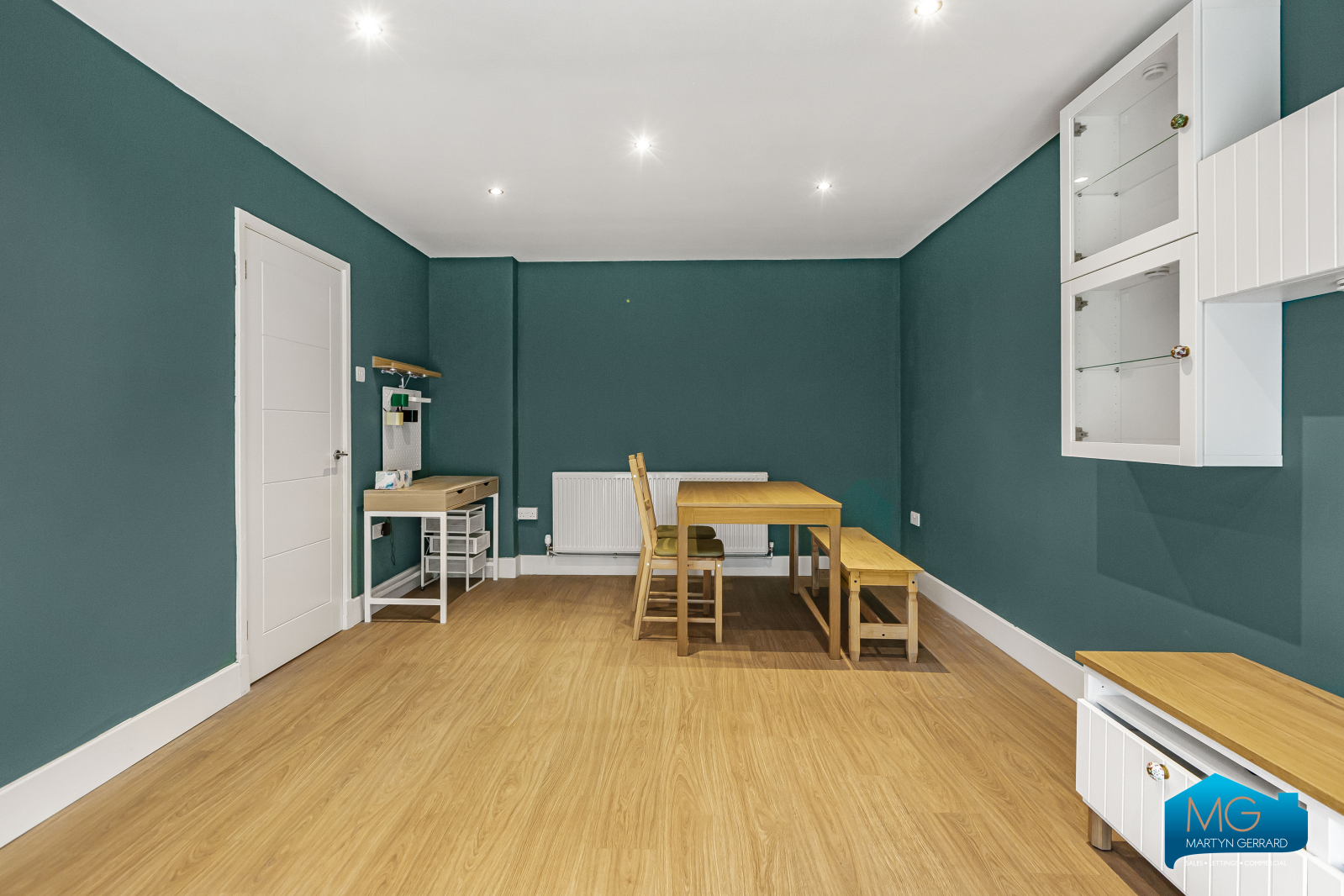 2 bedroom Ground Floor Flat to rent - Martyn Gerrard