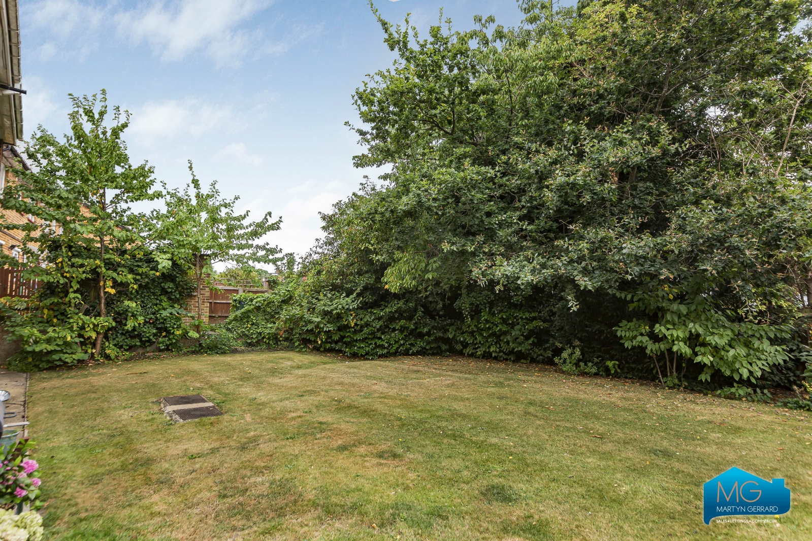 2 bedroom Ground Floor Flat to rent - Martyn Gerrard