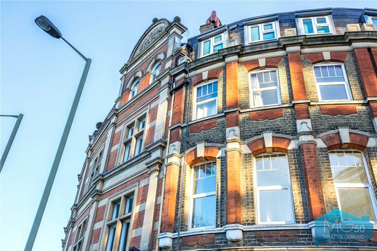 3 bedroom Apartment to rent - Martyn Gerrard