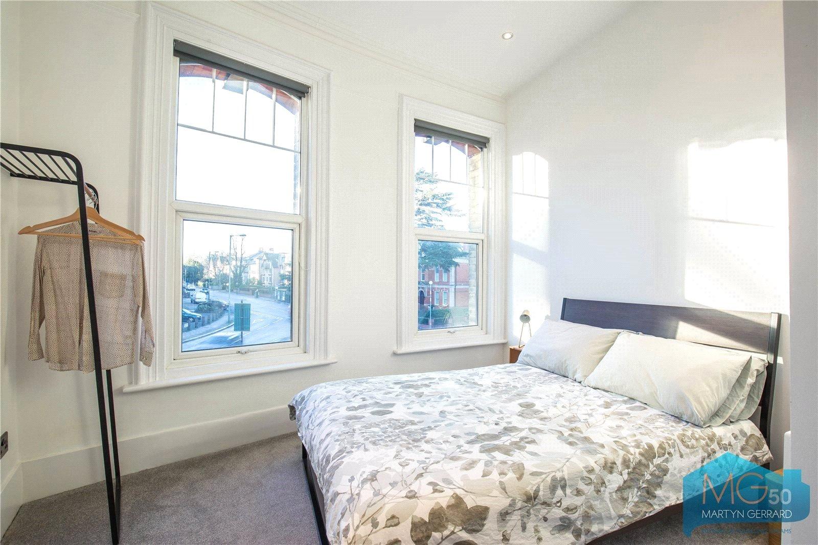 3 bedroom Apartment to rent - Martyn Gerrard