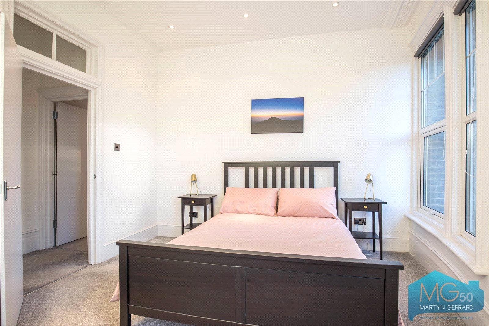 3 bedroom Apartment to rent - Martyn Gerrard