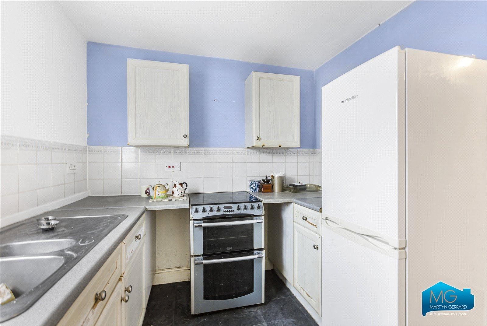 2 bedroom Ground Floor Flat to rent - Martyn Gerrard