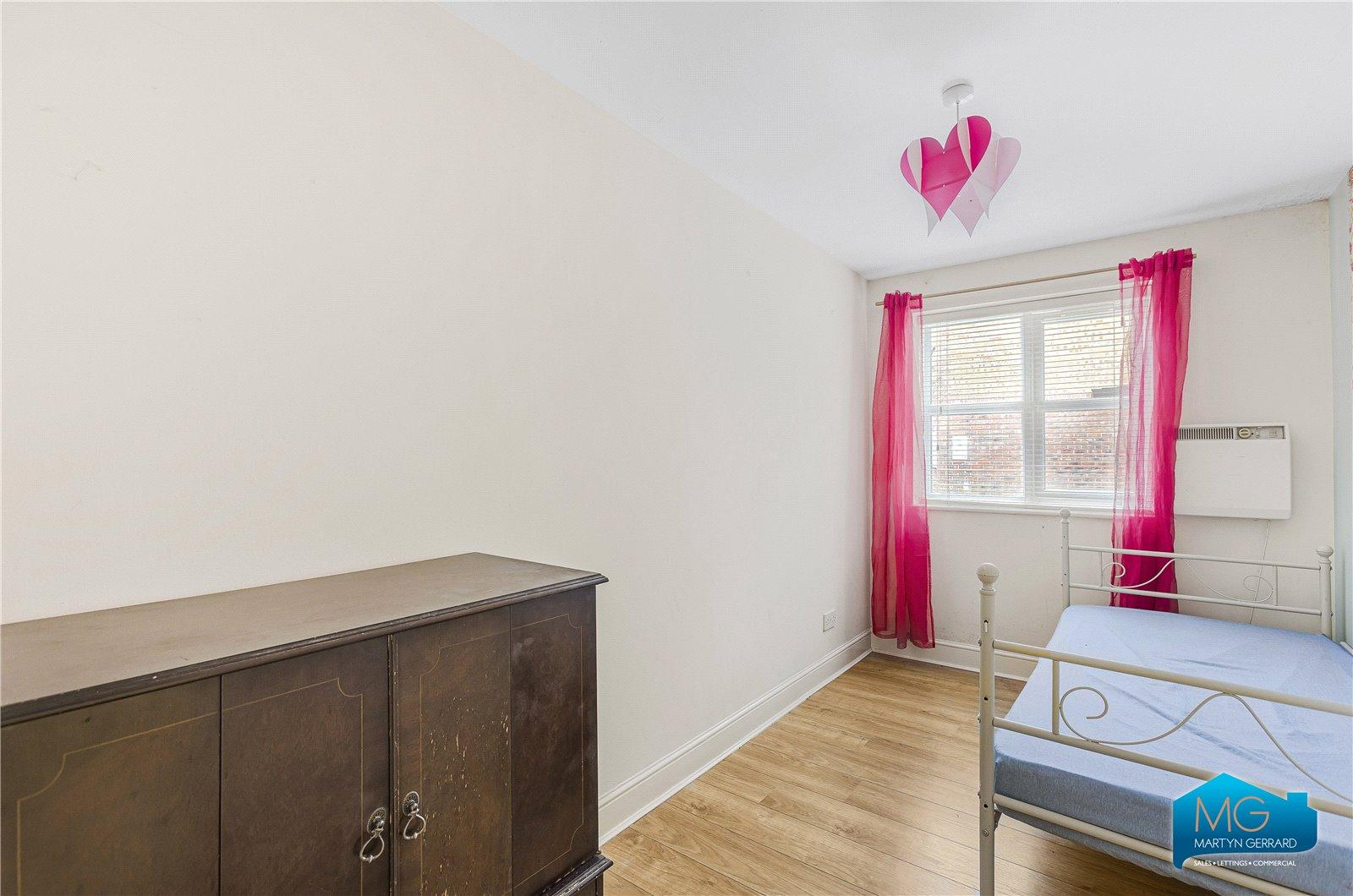 2 bedroom Ground Floor Flat to rent - Martyn Gerrard
