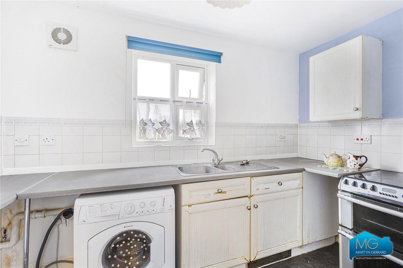 2 bedroom Ground Floor Flat to rent - Martyn Gerrard
