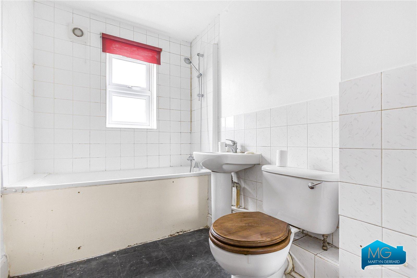 2 bedroom Ground Floor Flat to rent - Martyn Gerrard