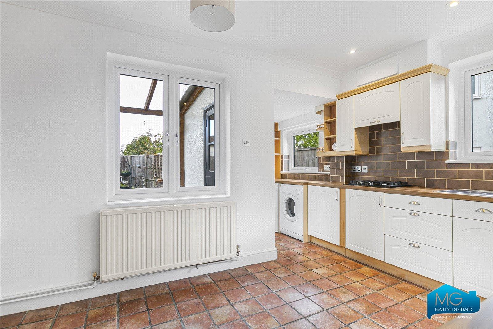 3 bedroom Semi-Detached House to rent - Martyn Gerrard