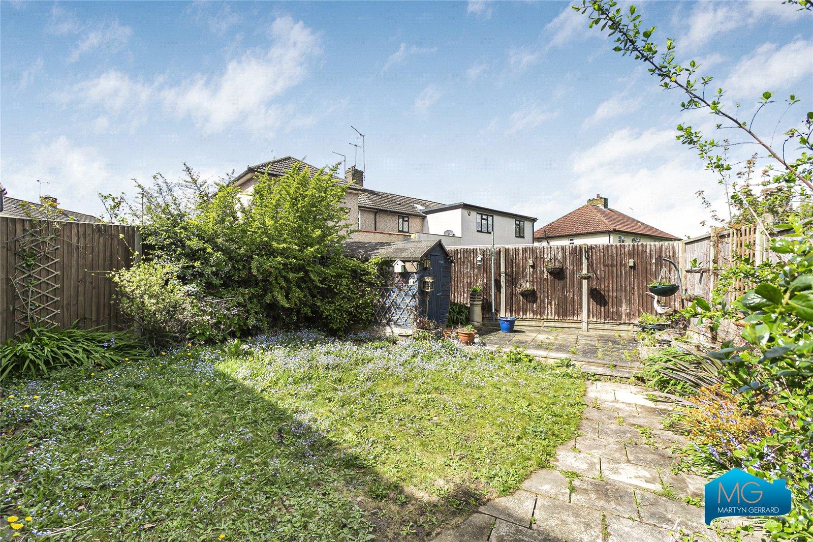 3 bedroom Semi-Detached House to rent - Martyn Gerrard